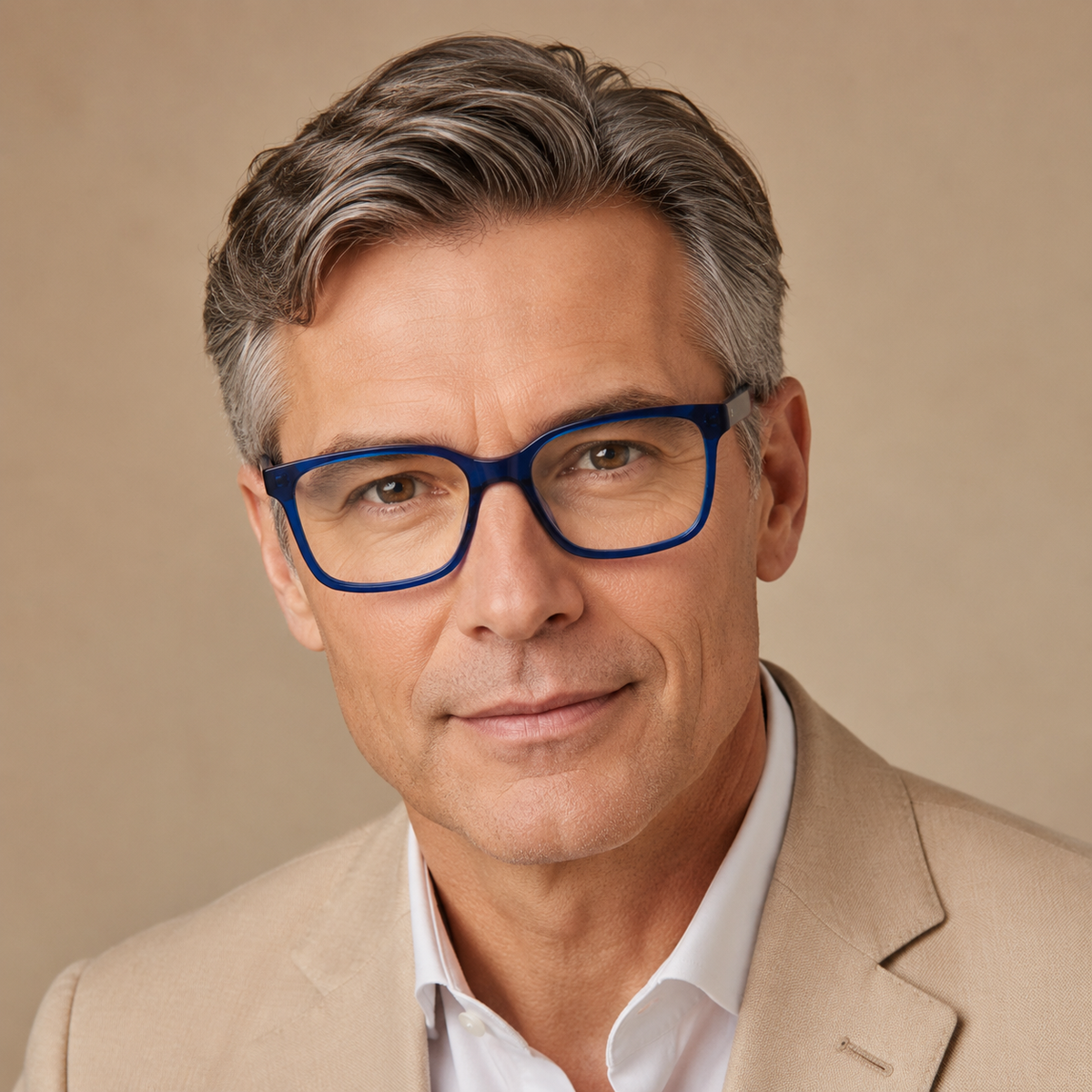 Hombre usando Oliver — Acetato premium