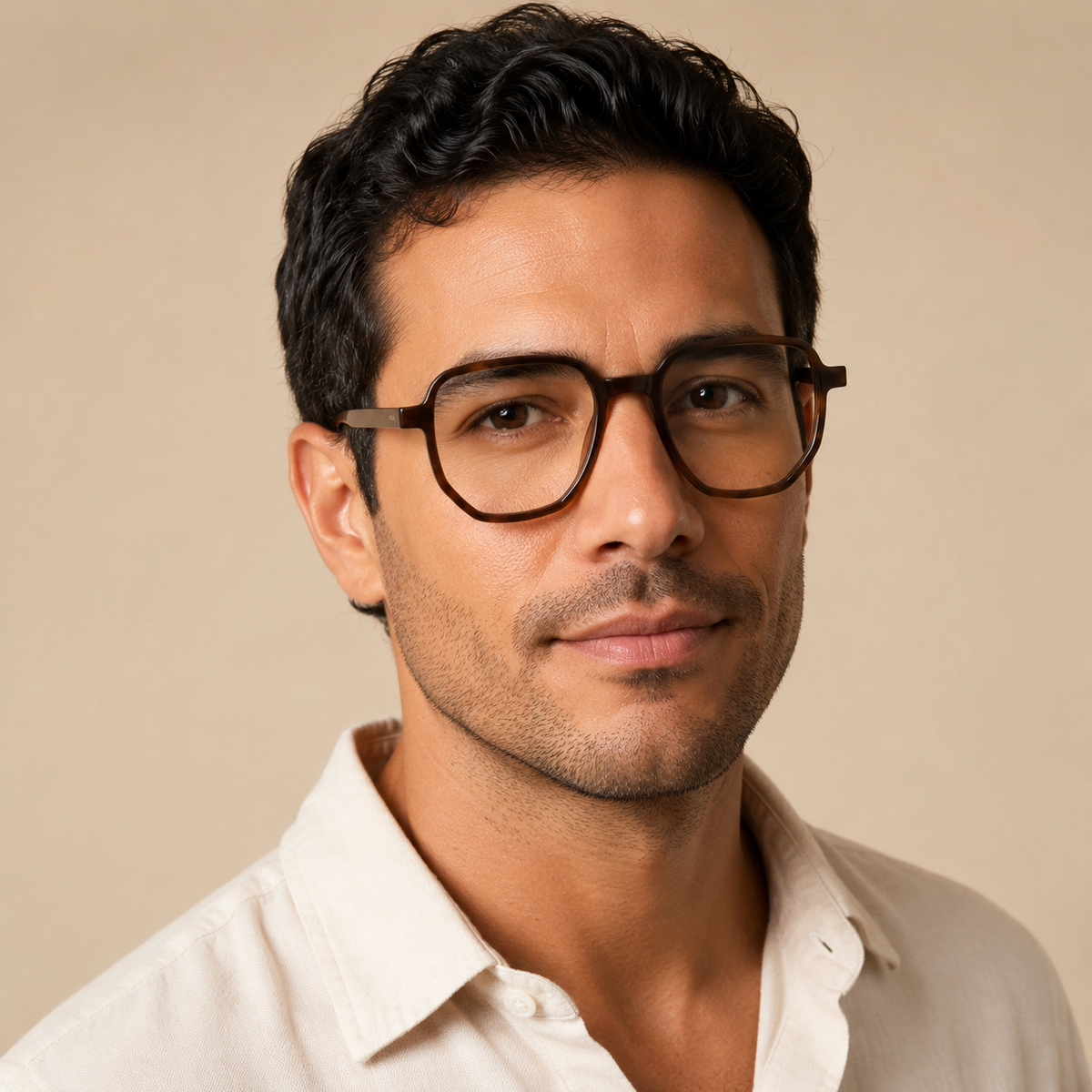 Hombre usando Sofia — Acetato premium