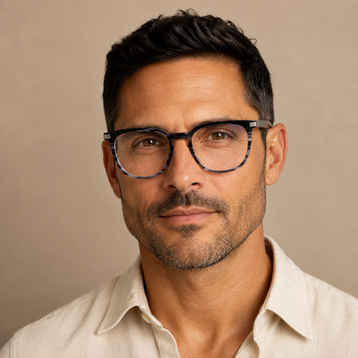 Hombre usando Bremen — Acetato premium