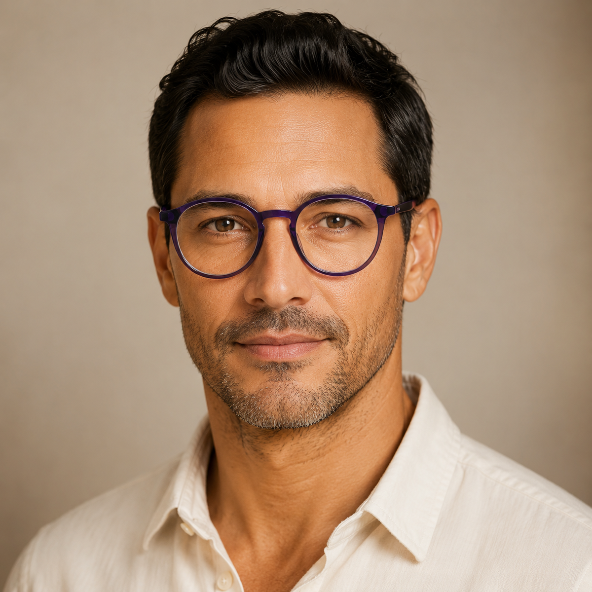 Hombre usando Faro — Acetato premium