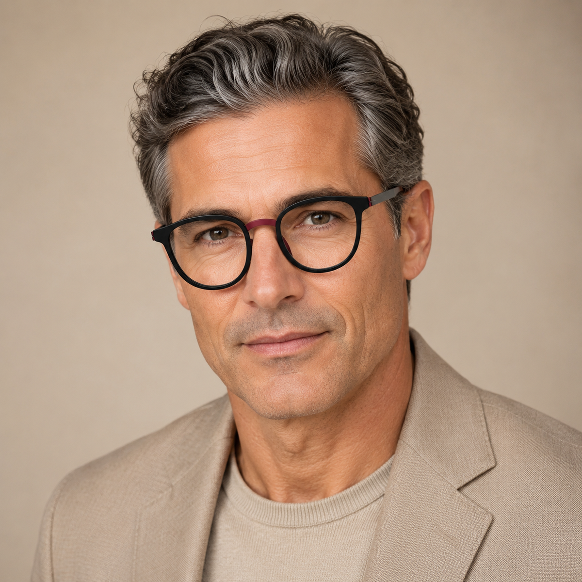Hombre usando Felix — Acetato premium