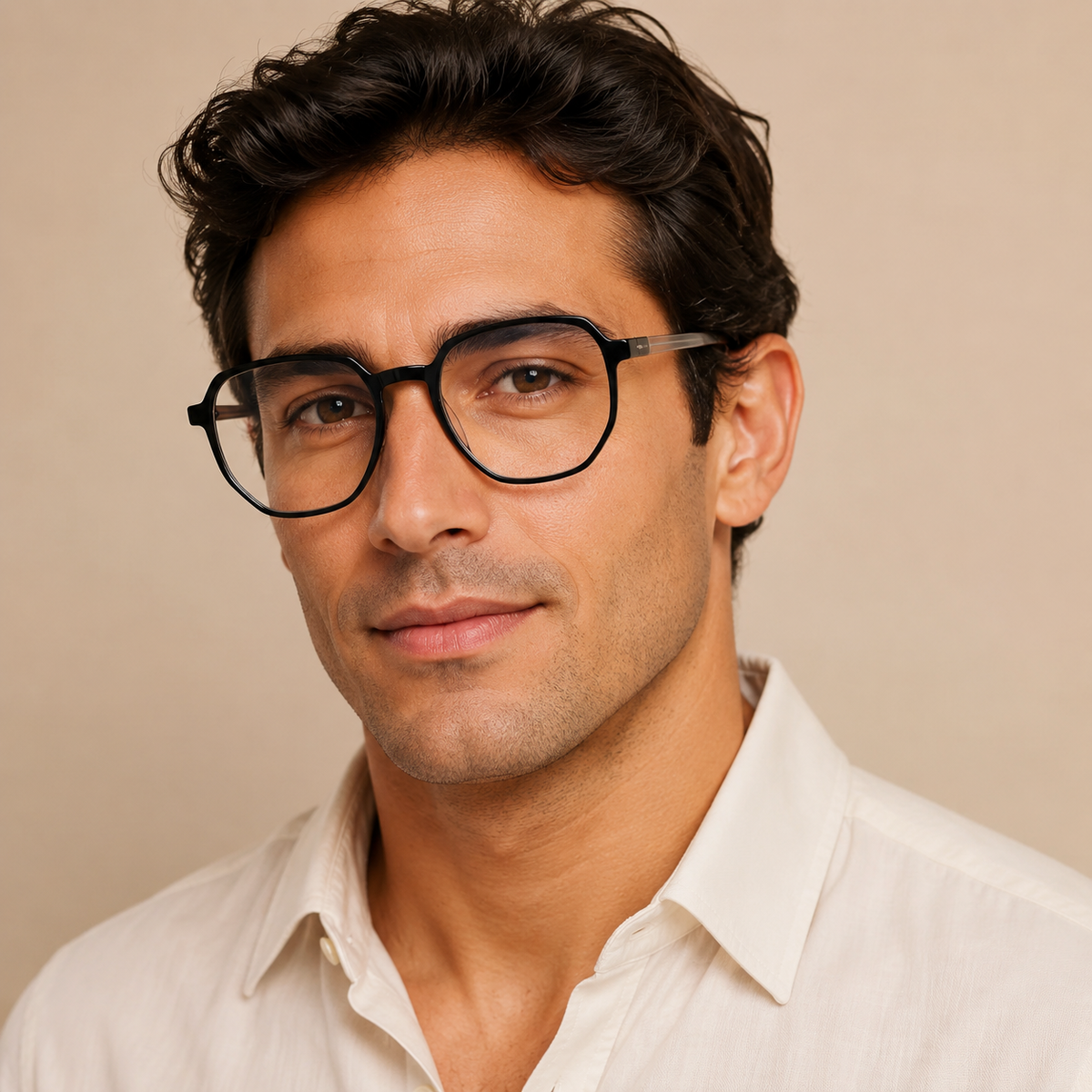 Hombre usando Mykonos — Acetato premium